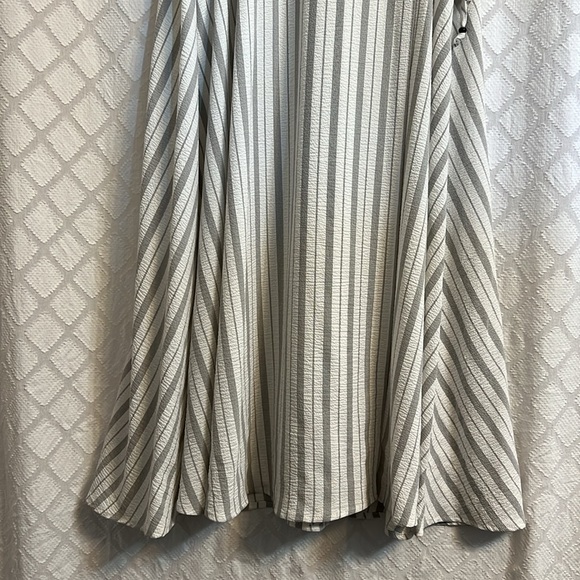 Calvin Klein gray & white dress, size 10, only worn once, like new condition - Picture 5 of 7